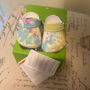 New baby girls crocs